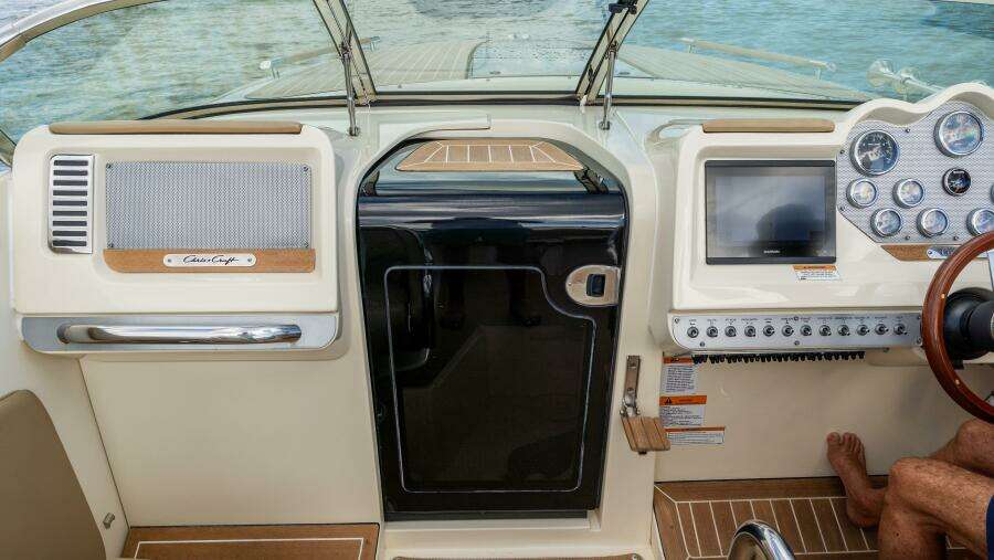 Corsair 28ft Chris Craft Yacht For Sale