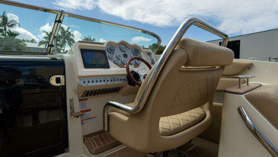 Corsair 28ft Chris Craft Yacht For Sale