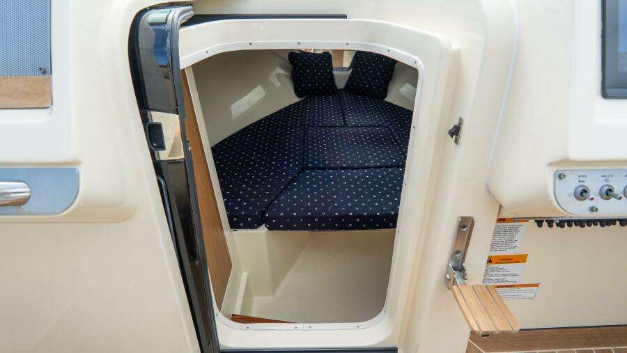 Corsair 28ft Chris Craft Yacht For Sale