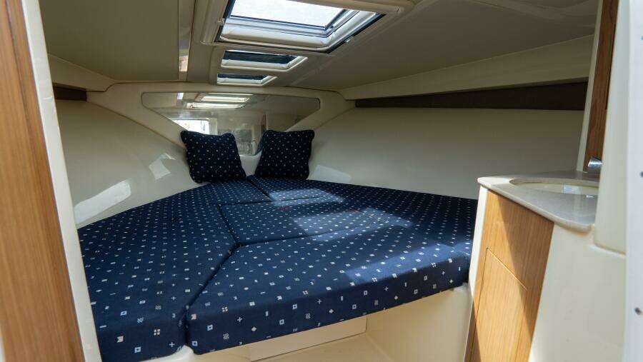 Corsair 28ft Chris Craft Yacht For Sale