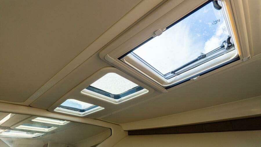 Corsair 28ft Chris Craft Yacht For Sale