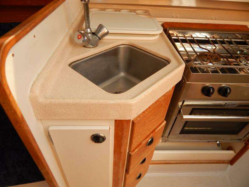 Leon 28ft Catalina Yacht For Sale