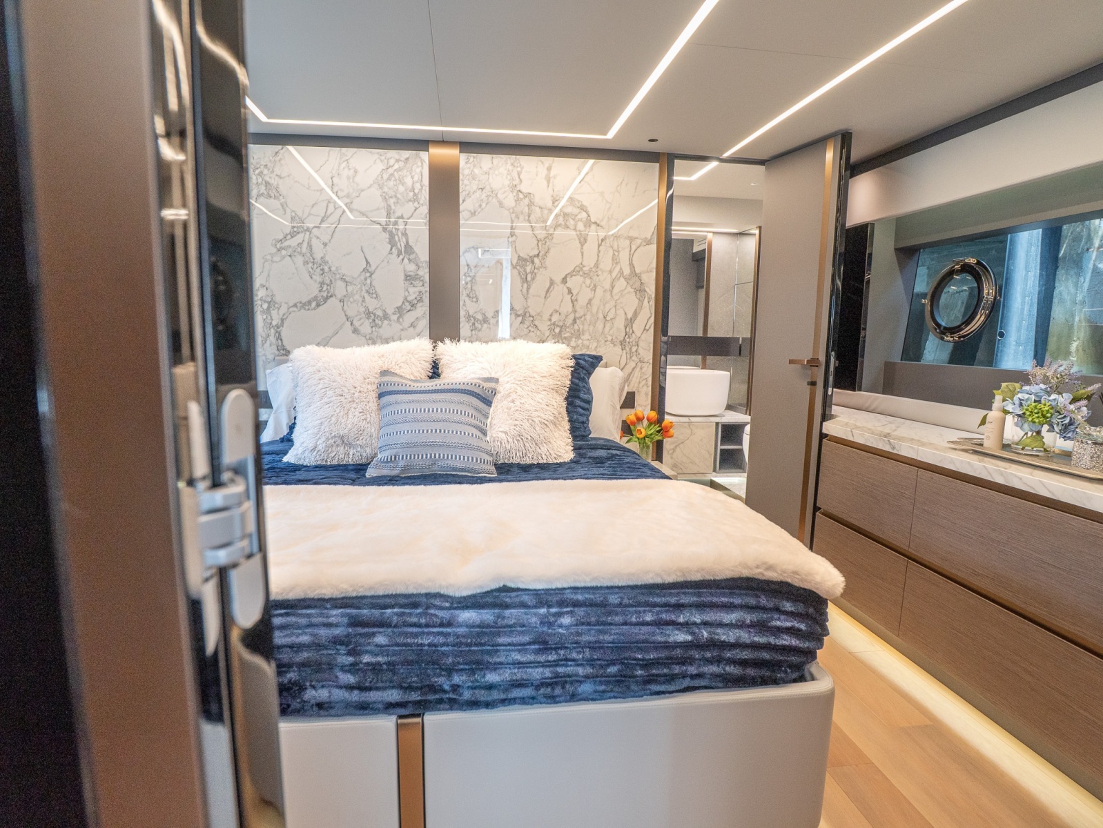 62' 2024 Explorer EX62