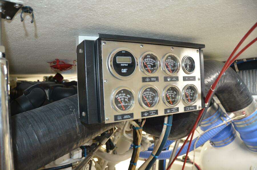 2001 55 Hatteras Convertible STEEL DREAMIN