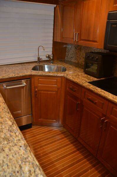 2001 55 Hatteras Convertible STEEL DREAMIN