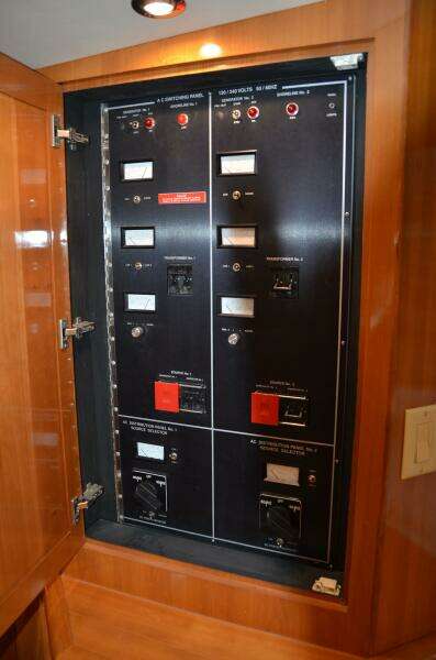 2001 55 Hatteras Convertible STEEL DREAMIN