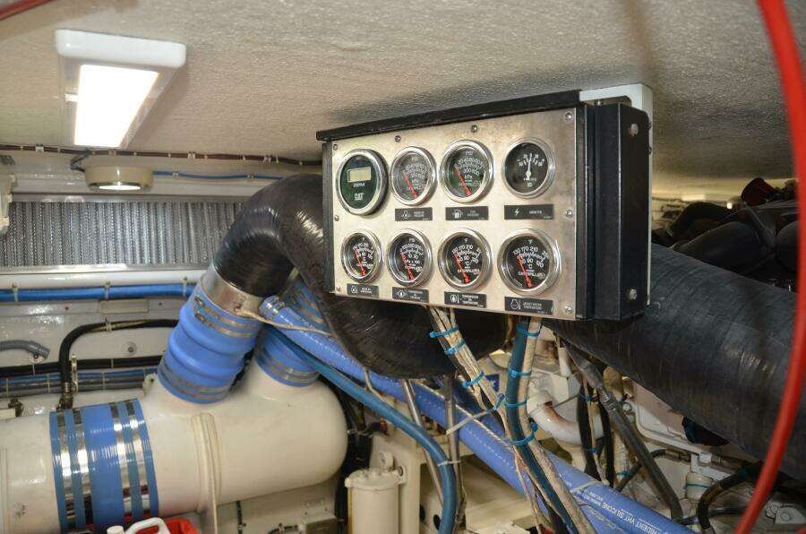 2001 55 Hatteras Convertible STEEL DREAMIN