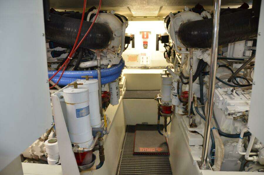 2001 55 Hatteras Convertible STEEL DREAMIN