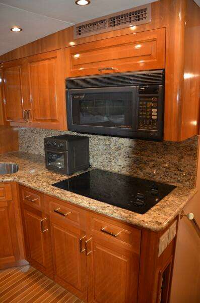 2001 55 Hatteras Convertible STEEL DREAMIN