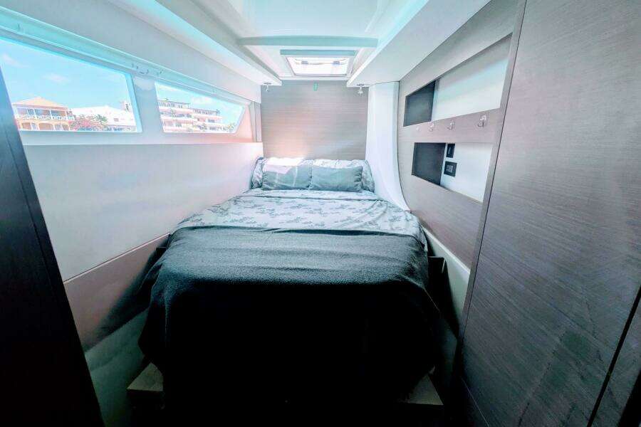 Momentum 42ft Leopard Yacht For Sale Momentum 42ft Leopard Yacht For Sale