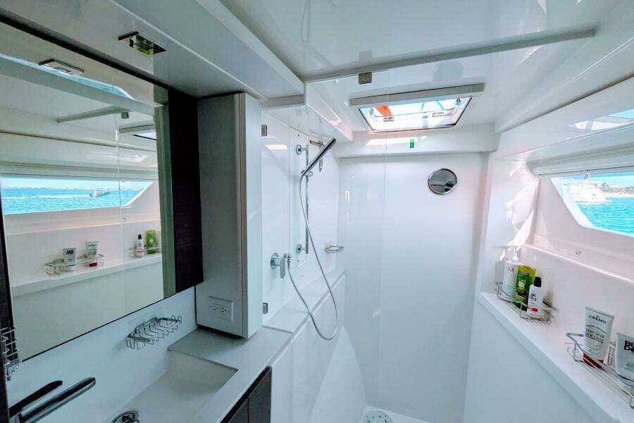 Momentum 42ft Leopard Yacht For Sale Momentum 42ft Leopard Yacht For Sale