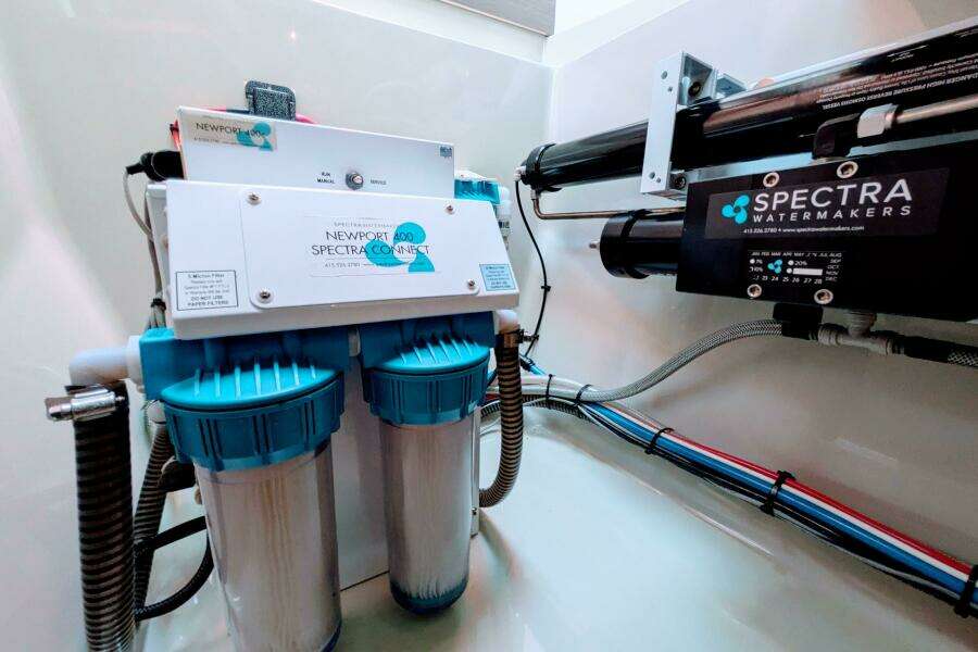 Momentum 42ft Leopard Yacht For Sale Momentum 42ft Leopard Yacht For Sale