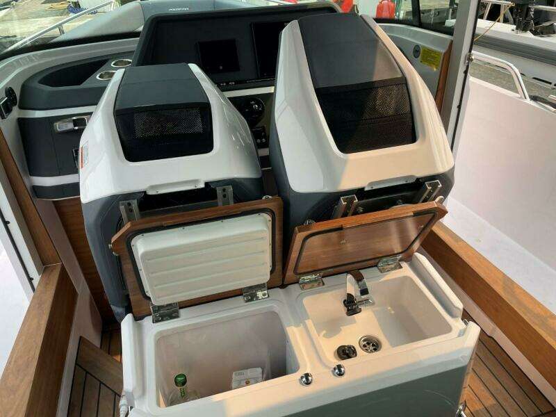 28ft Axopar Yacht For Sale