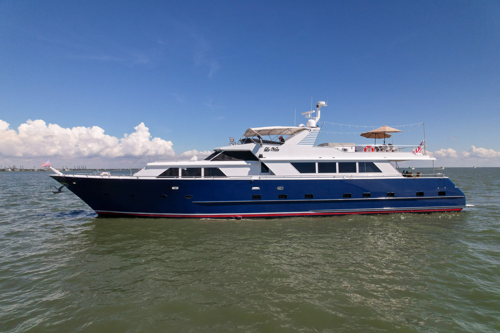 photo of 104' Broward 104 1987