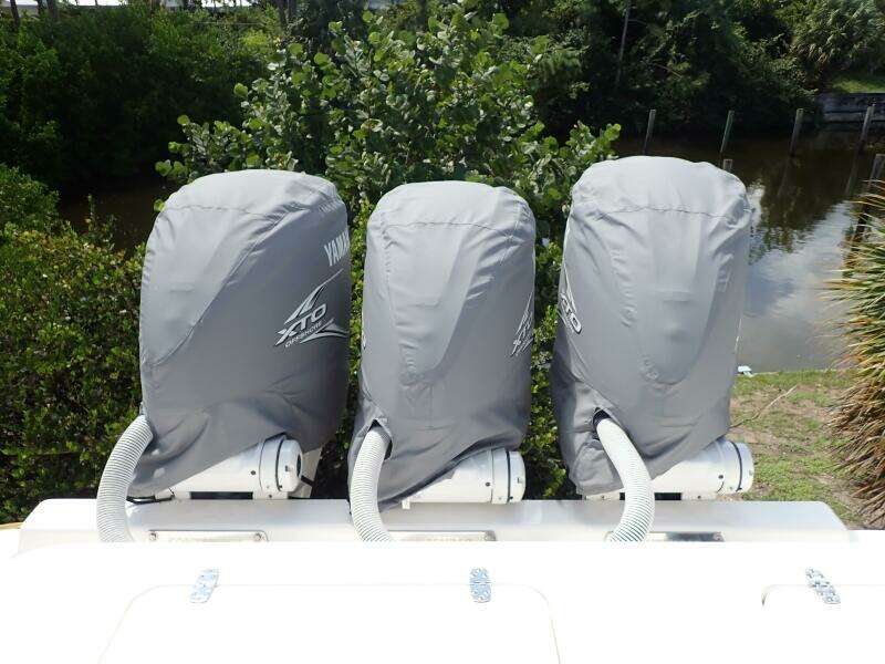 Triple Yamaha Engines with Covers Triple Yamaha Engines with Covers