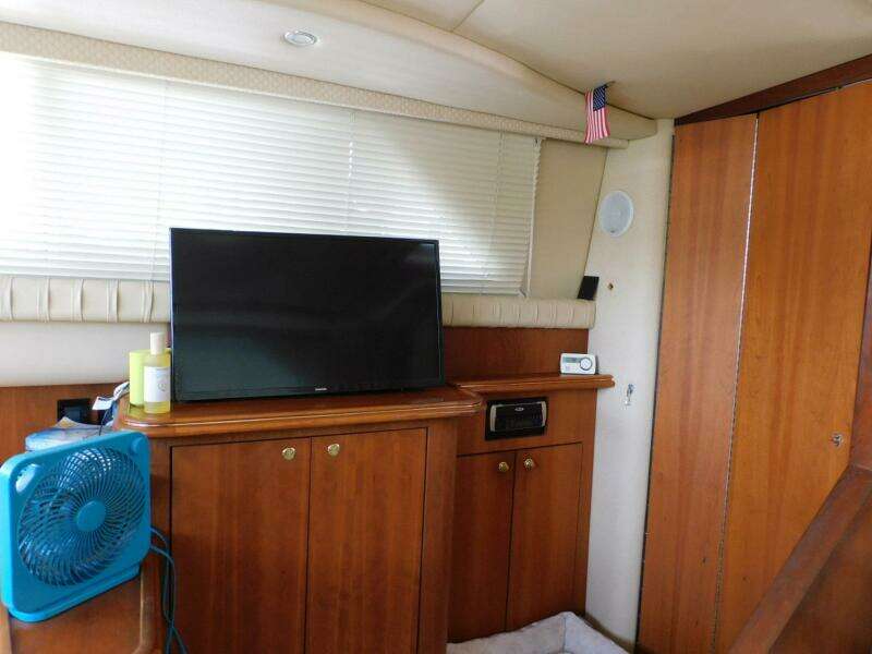 37ft Cruisers Yachts Yacht For Sale