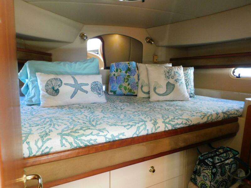 37ft Cruisers Yachts Yacht For Sale