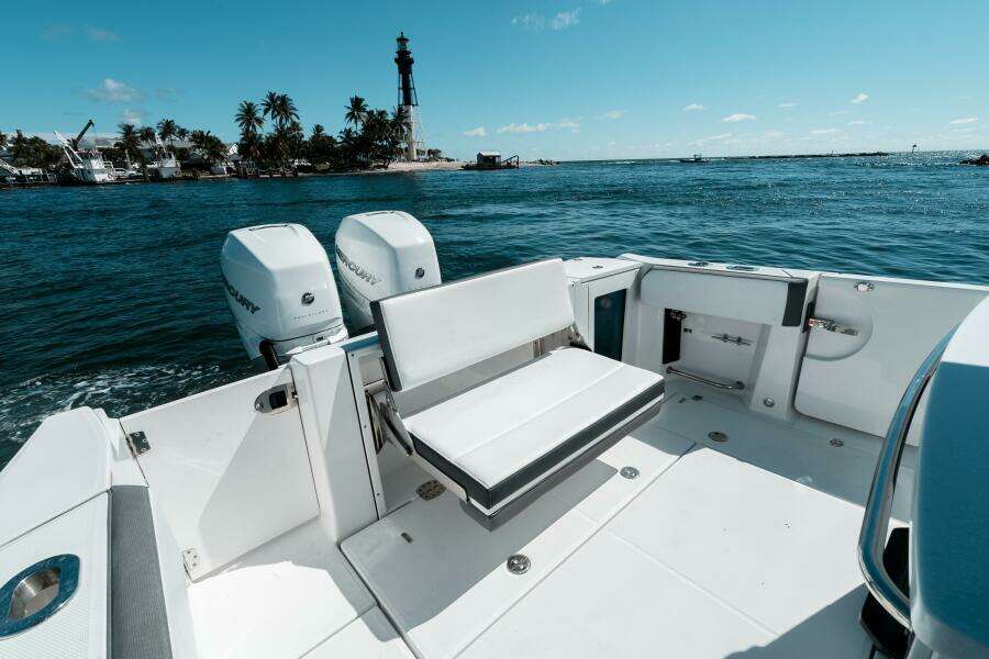 33ft Blackfin Yacht For Sale