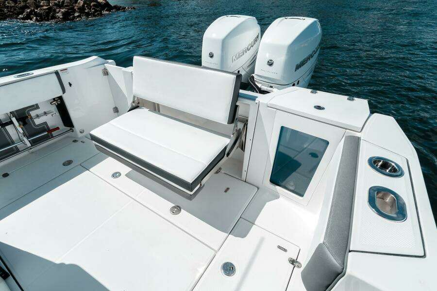 33ft Blackfin Yacht For Sale