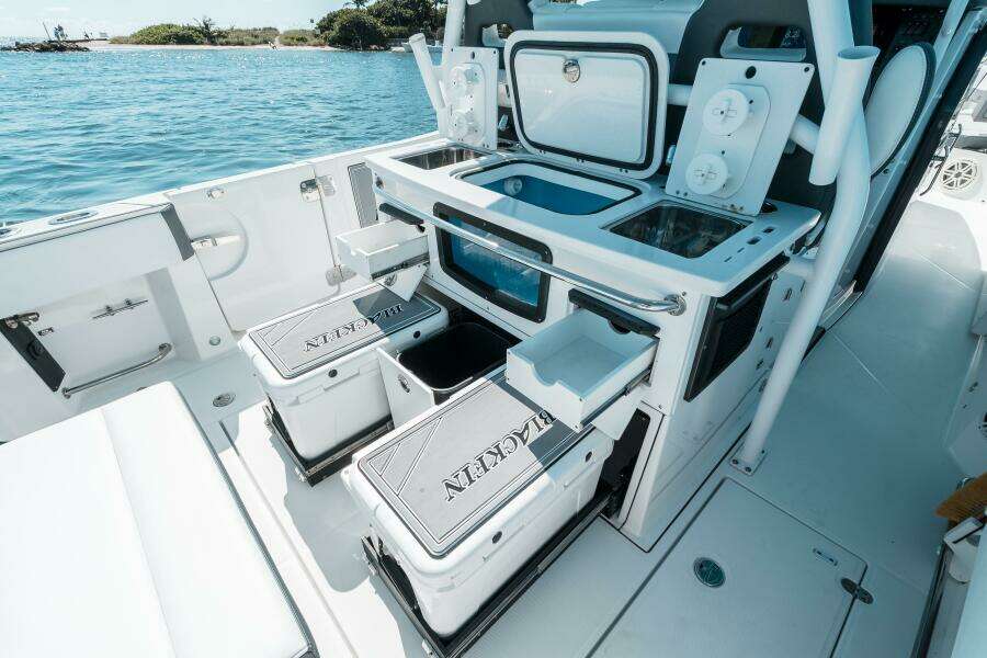 33ft Blackfin Yacht For Sale