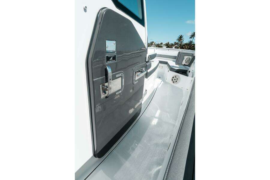 33ft Blackfin Yacht For Sale