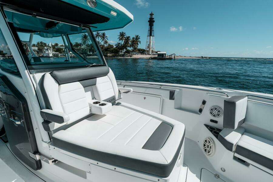 33ft Blackfin Yacht For Sale