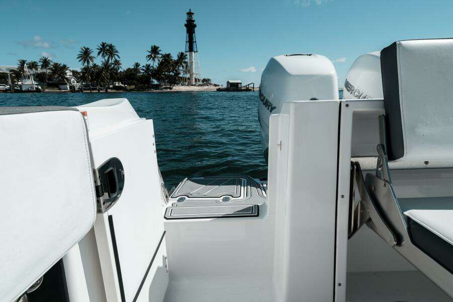 33ft Blackfin Yacht For Sale