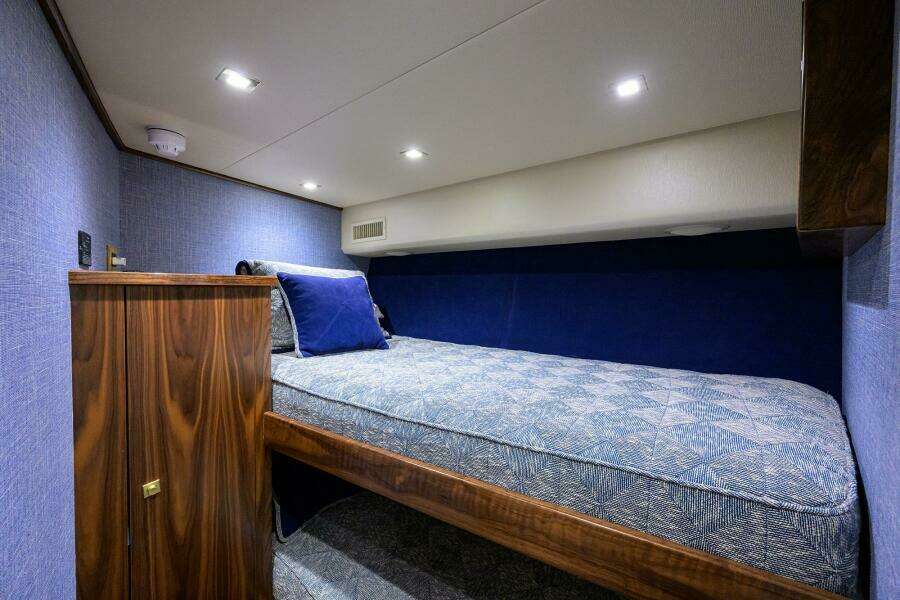 Forward Starboard Stateroom