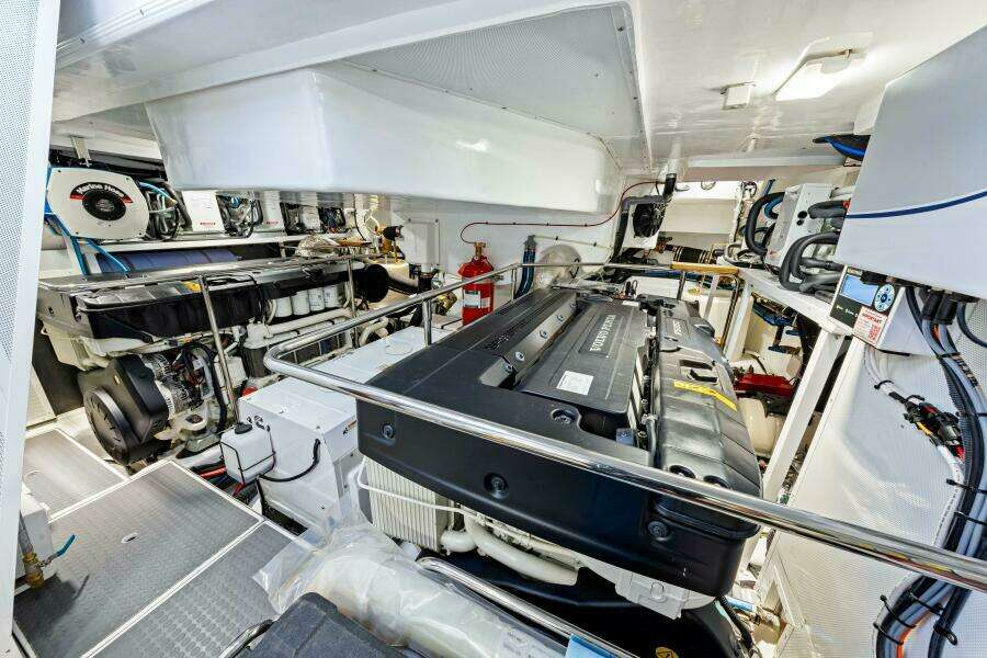 Dog House 66ft Belize Yacht For Sale