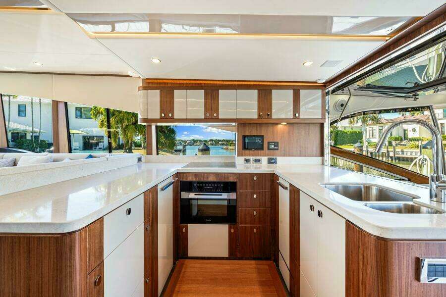 Dog House 66ft Belize Yacht For Sale