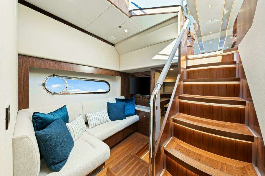 Dog House 66ft Belize Yacht For Sale