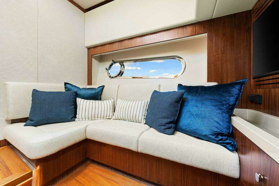 Dog House 66ft Belize Yacht For Sale