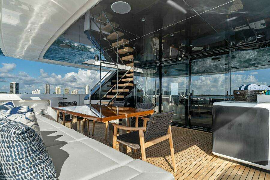 Oceans Se7en 106ft Custom Line Yacht For Sale