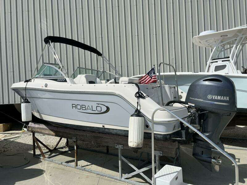 22ft Robalo Yacht For Sale