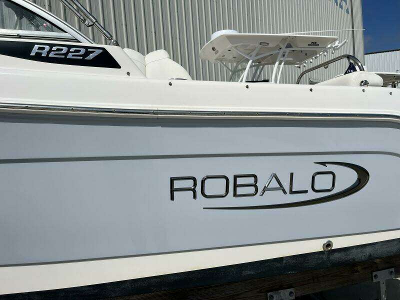 22ft Robalo Yacht For Sale
