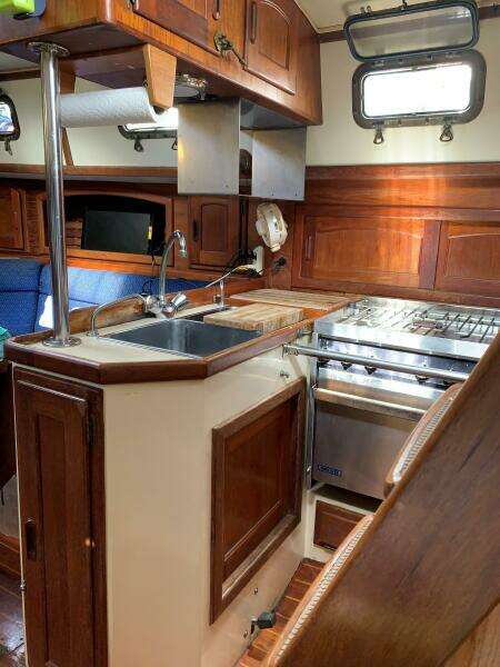 Light Reach 37ft Pacific Seacraft Yacht For Sale