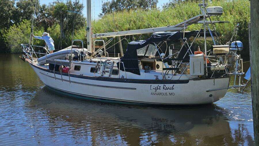 Light Reach 37ft Pacific Seacraft Yacht For Sale