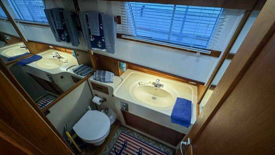 Aft Primary Ensuite Head