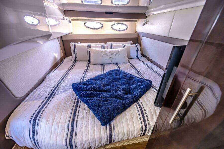 KENDALMAC 46ft Regal Yacht For Sale KENDALMAC 46ft Regal Yacht For Sale