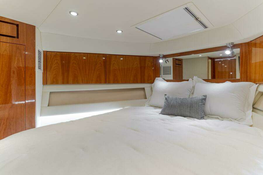 No Contingencies 44ft Riviera Yacht For Sale No Contingencies 44ft Riviera Yacht For Sale