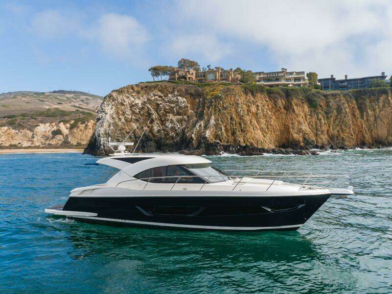 No Contingencies 44ft Riviera Yacht For Sale No Contingencies 44ft Riviera Yacht For Sale