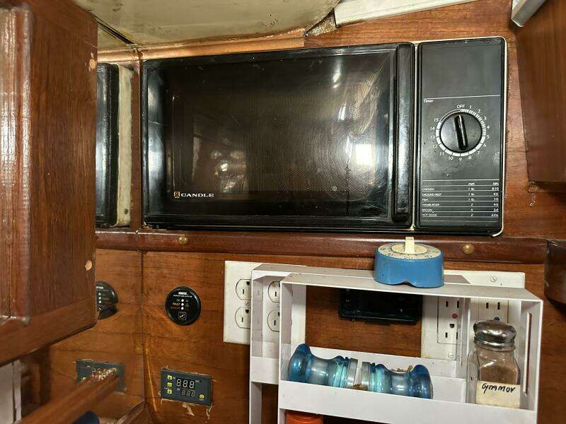 Phoenix VII 40ft Hughes Yacht For Sale