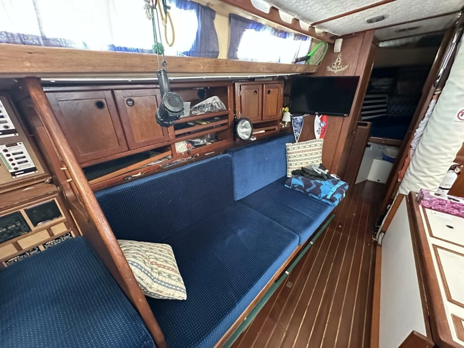 1979 Hughes 3910