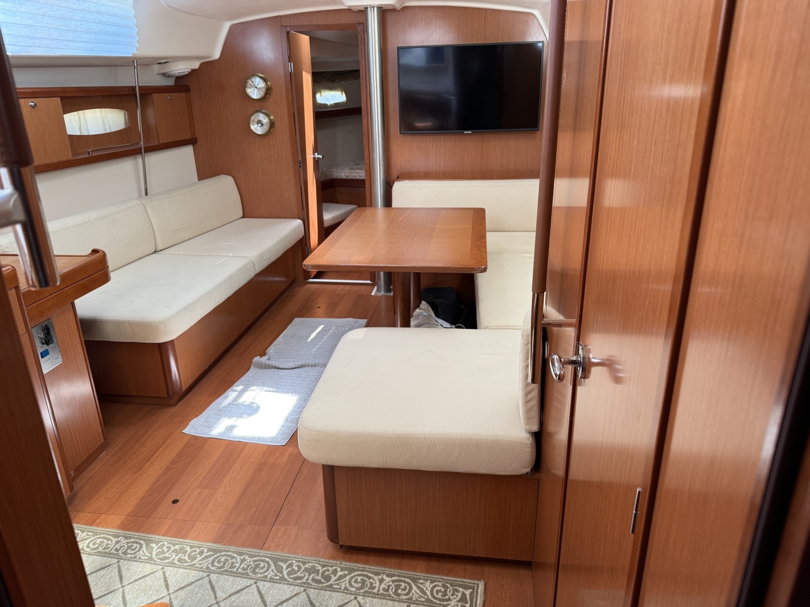 Beneteau 43