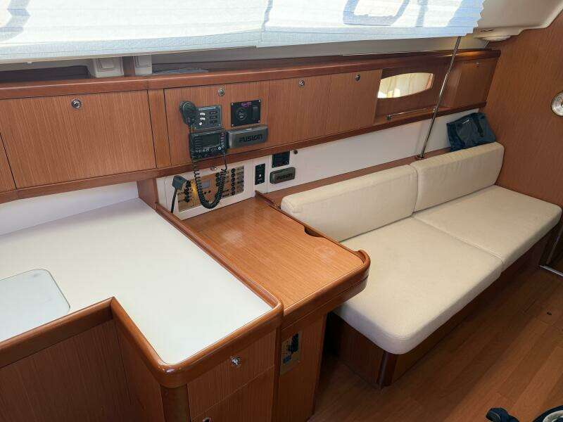 Star Chaser 43ft Beneteau Yacht For Sale