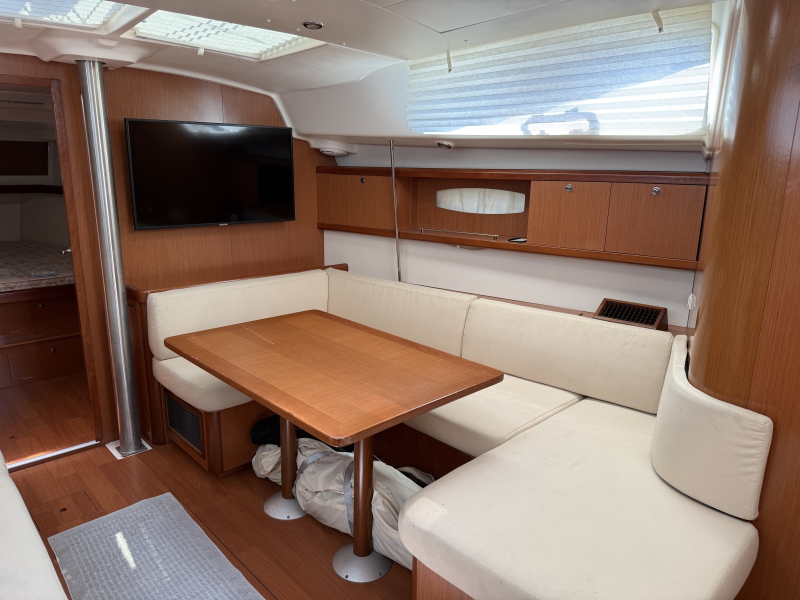 43' 2008 Beneteau Oceanis 43