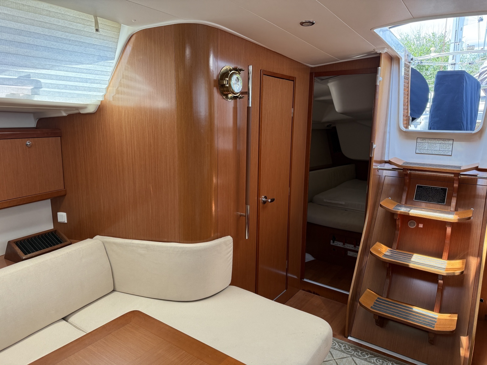 Beneteau 43