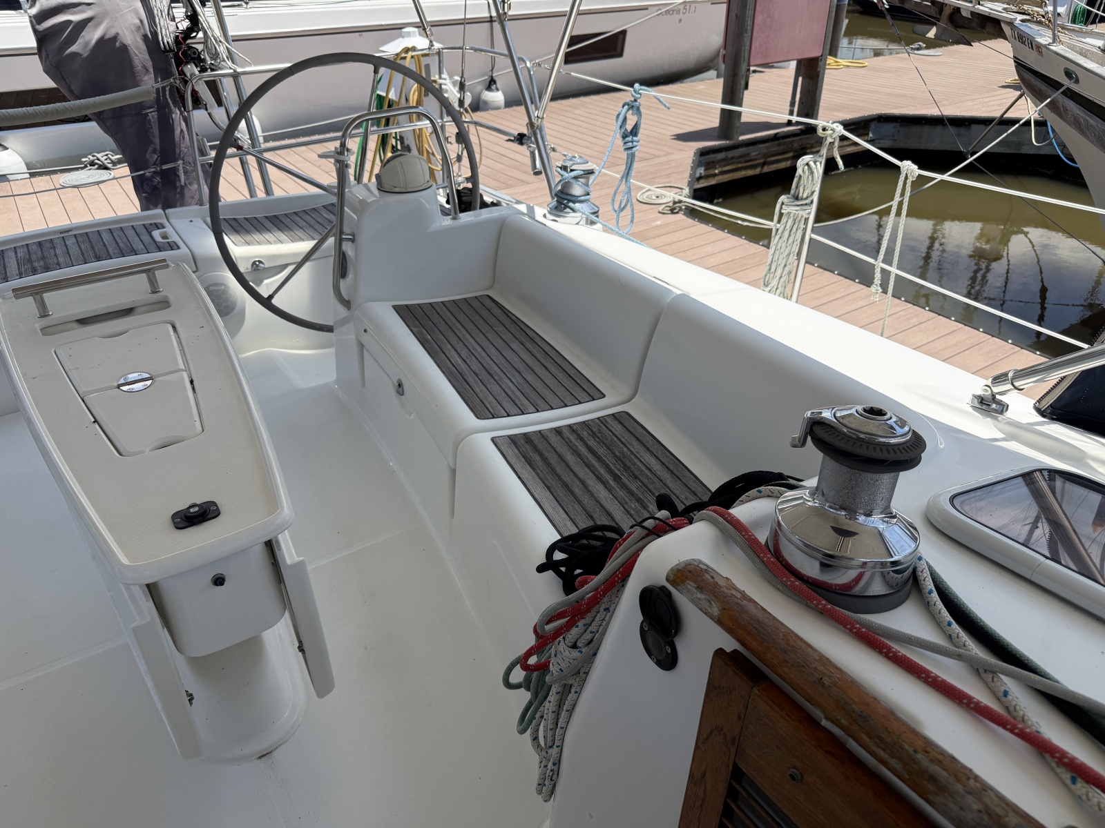 43' 2008 Beneteau Oceanis 43