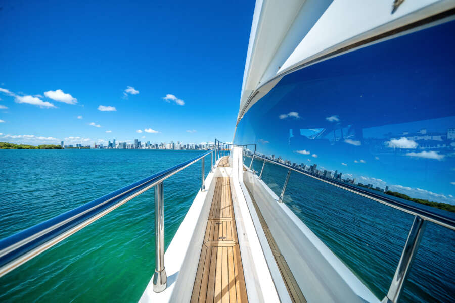 60ft Azimut Yacht For Sale