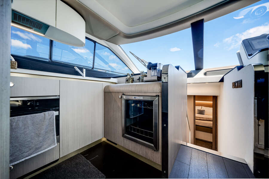 60ft Azimut Yacht For Sale 60ft Azimut Yacht For Sale